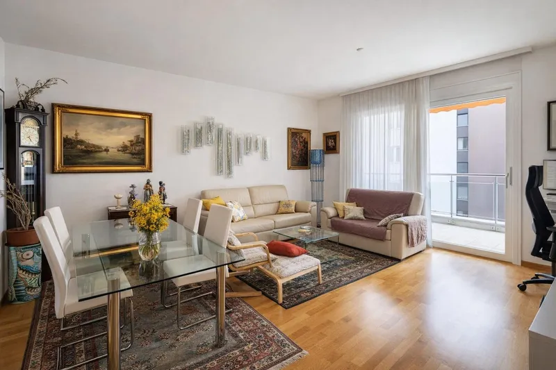 Raffinato 3,5 locali con terrazza coperta e finiture di pregio., Foto 2