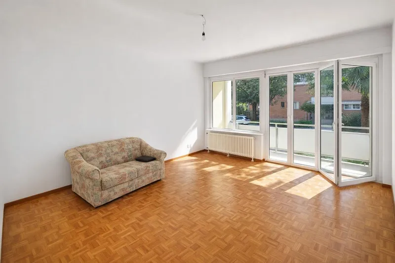 Gradevole luminoso appartamento 2,5 locali con ampio balcone, photo 2