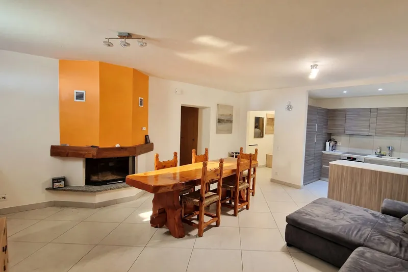 Appartamento 4,5 ristrutturato con terrazzo e caminetto, foto 2