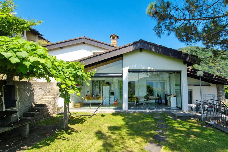 Casa unifamiliare 6,5 locali di 190 mq con giardino privato e veranda, photo 1