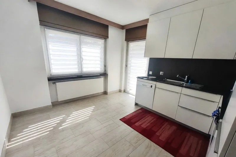 Appartamento 4,5 con camino e tre terrazzi a Manno, foto 3