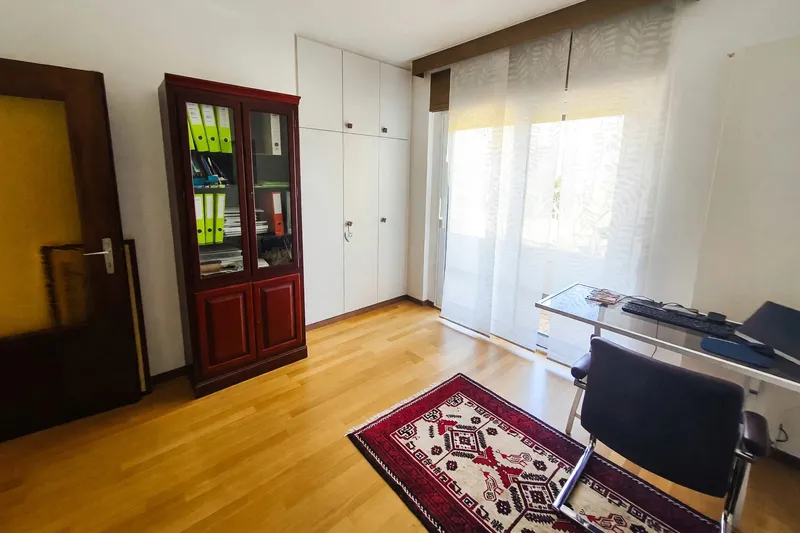 Appartamento 4,5 con camino e tre terrazzi a Manno, foto 9