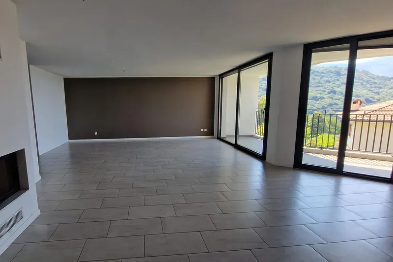 Casa contigua 5,5 locali con terrazza vista lago e giardino a Lopagno, foto 3