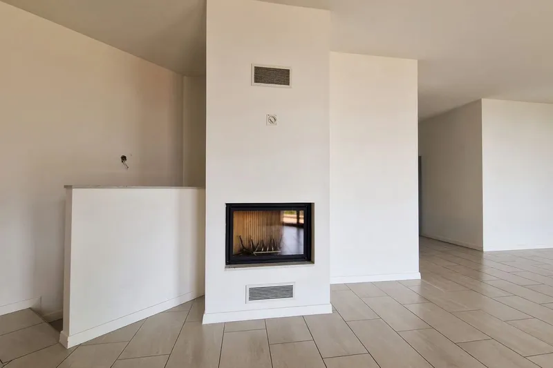 Casa contigua 5,5 locali con terrazza vista lago e giardino a Lopagno, foto 2