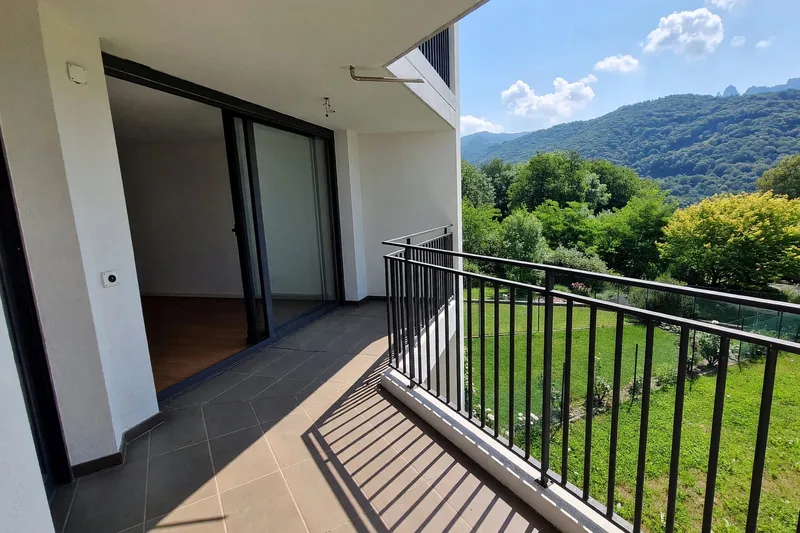 Casa contigua 5,5 locali con terrazza vista lago e giardino a Lopagno, foto 6