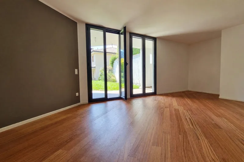 Casa contigua 5,5 locali con terrazza vista lago e giardino a Lopagno, foto 11