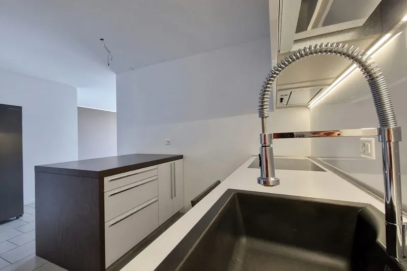 Casa contigua 5,5 locali con terrazza vista lago e giardino a Lopagno, foto 5