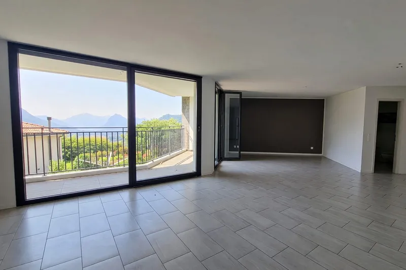 Casa contigua 5,5 locali con terrazza vista lago e giardino a Lopagno, foto 4