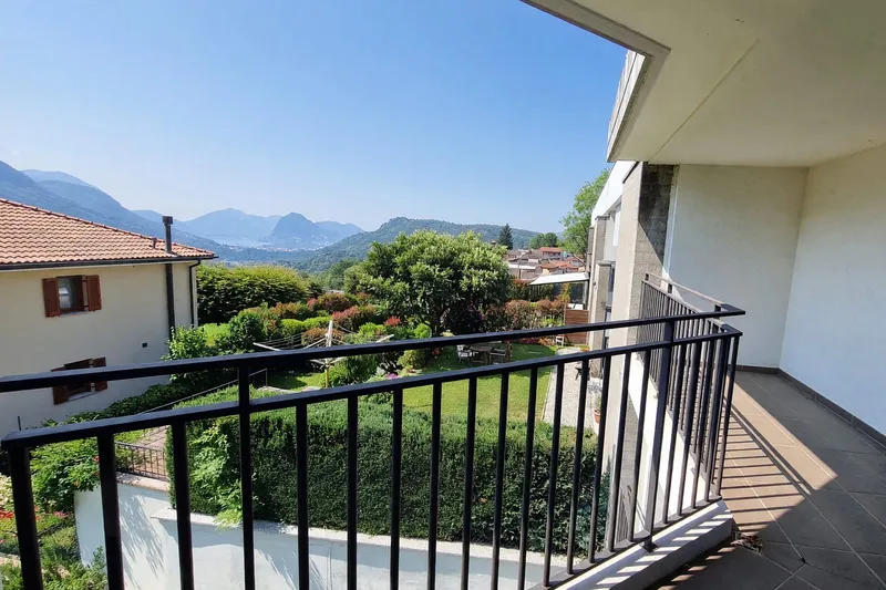 Casa contigua 5,5 locali con terrazza vista lago e giardino a Lopagno, foto 7