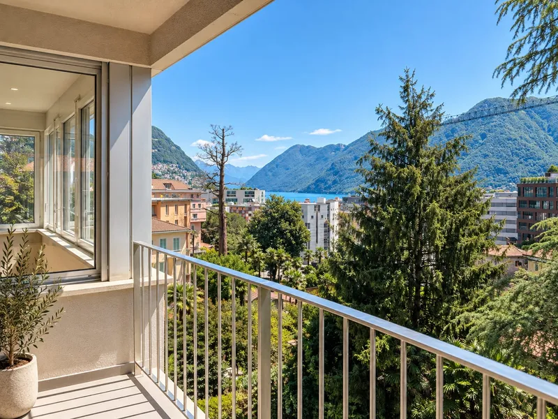 Prestigioso 5,5 ristrutturato in alto standing, vista lago a Loreto, foto 4