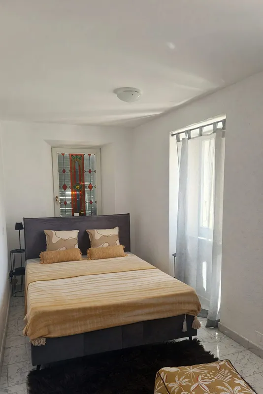 Appartamento 2,5 ristrutturato con balcone e scorcio lago, Foto 12