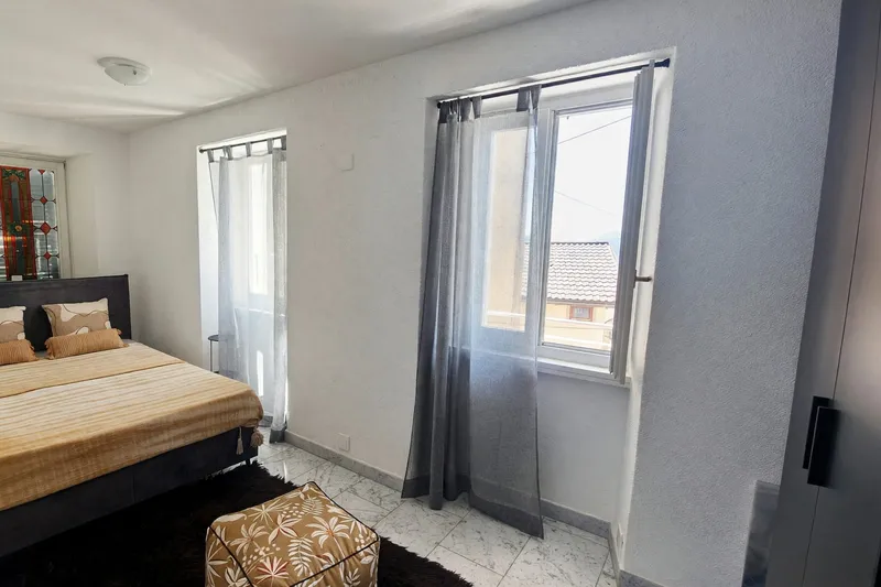 Appartamento 2,5 ristrutturato con balcone e scorcio lago, Foto 14