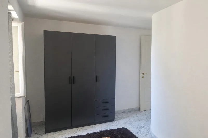 Appartamento 2,5 ristrutturato con balcone e scorcio lago, Foto 15