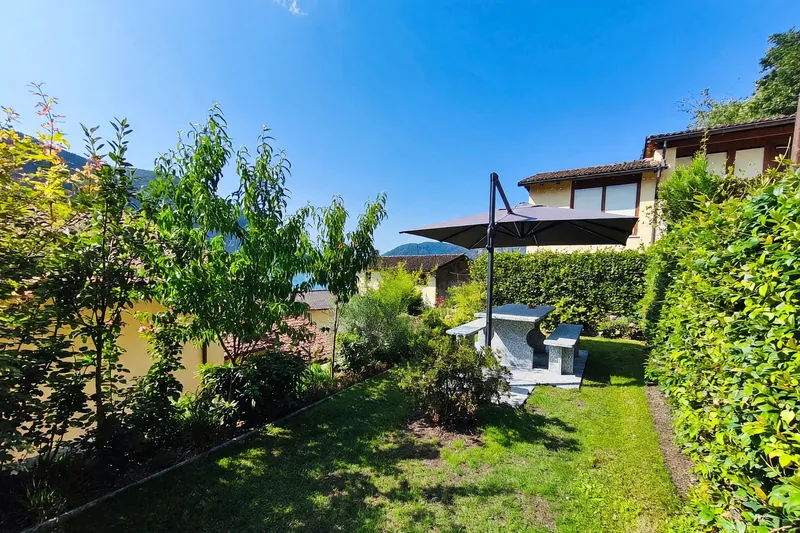 Elegante 4,5 vista lago ristrutturato con giardino privato a Capolago, Foto 17