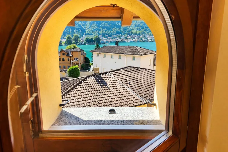 Elegante 4,5 vista lago ristrutturato con giardino privato a Capolago, Foto 12