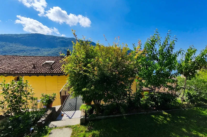Elegante 4,5 vista lago ristrutturato con giardino privato a Capolago, Foto 19