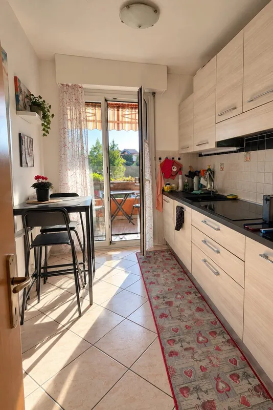 Luminoso appartamento 3,5 panoramico con cucina rinnovata e balcone, Foto 5