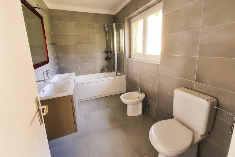 Appartamento 5,5 ristrutturato con giardino privato e tre balconi, foto 8