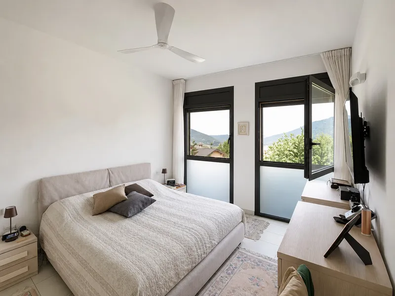 ESCLUSIVO APPARTAMENTO 4.5 ARREDATO CON VISTA LAGO AD AGRA, foto 12
