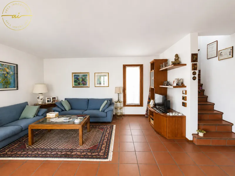 ACCOGLIENTE E CURATA CASA UNIFAMILIARE CON GIARDINO, photo 7