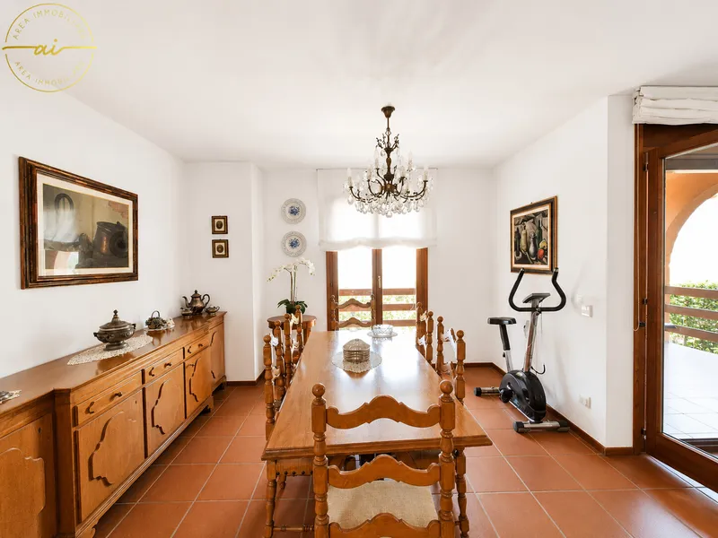 ACCOGLIENTE E CURATA CASA UNIFAMILIARE CON GIARDINO, photo 5