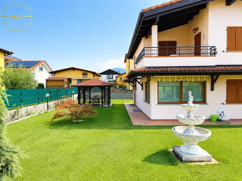 AMPIA CASA DI 5.5 LOCALI CON GIARDINO IN ZONA VERDE A STABIO, foto 2