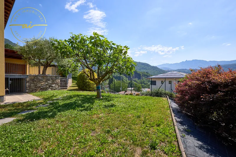 VILLA CON STUDIO SEPARATO E MERAVIGLIOSO GIARDINO, photo 4