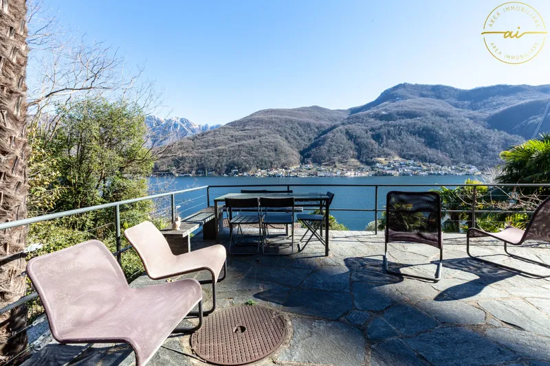 ESCLUSIVO 2.5 LOCALI VISTA LAGO CON GIARDINO E TERRAZZA, foto 2