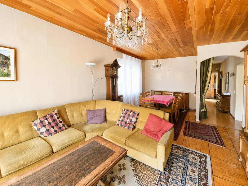 AMPIA VILLA DI 8 LOCALI CON GIARDINO PRIVATO A COLDRERIO, Foto 3