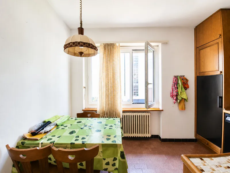 AMPIA VILLA DI 8 LOCALI CON GIARDINO PRIVATO A COLDRERIO, Foto 6