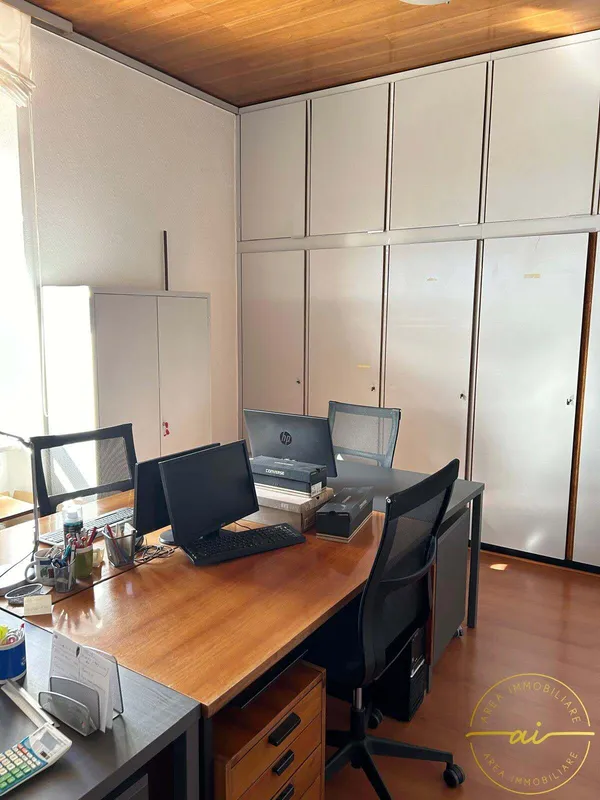 ELEGANTI UFFICI ARREDATI CON POSTEGGI INCLUSI A MENDRISIO, Foto 4