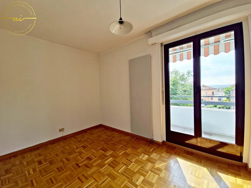 ACCOGLIENTE 3.5 LOCALI CON BALCONE E VERANDA A MORBIO INF., photo 8