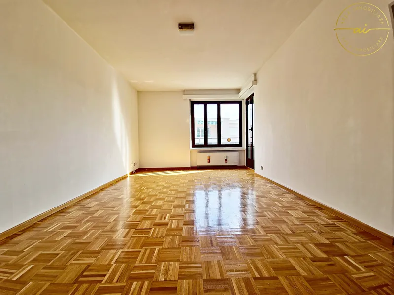 ACCOGLIENTE 3.5 LOCALI CON BALCONE E VERANDA A MORBIO INF., photo 2