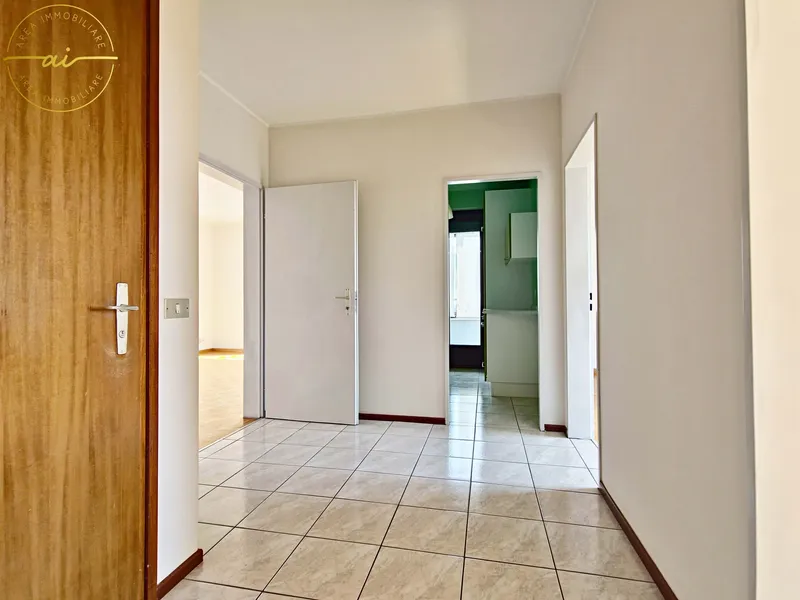 ACCOGLIENTE 3.5 LOCALI CON BALCONE E VERANDA A MORBIO INF., photo 13