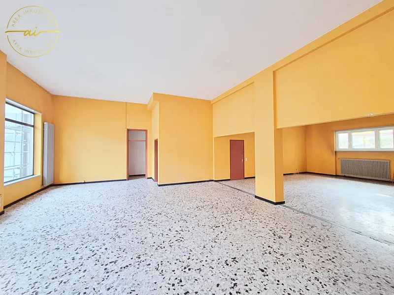 SPAZIO COMMERCIALE CON VETRINA IN CENTRO A CHIASSO, Foto 3
