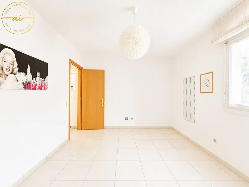 LUMINOSA CASA DI TESTA DI 5.5 LOCALI NEL VERDE, foto 8