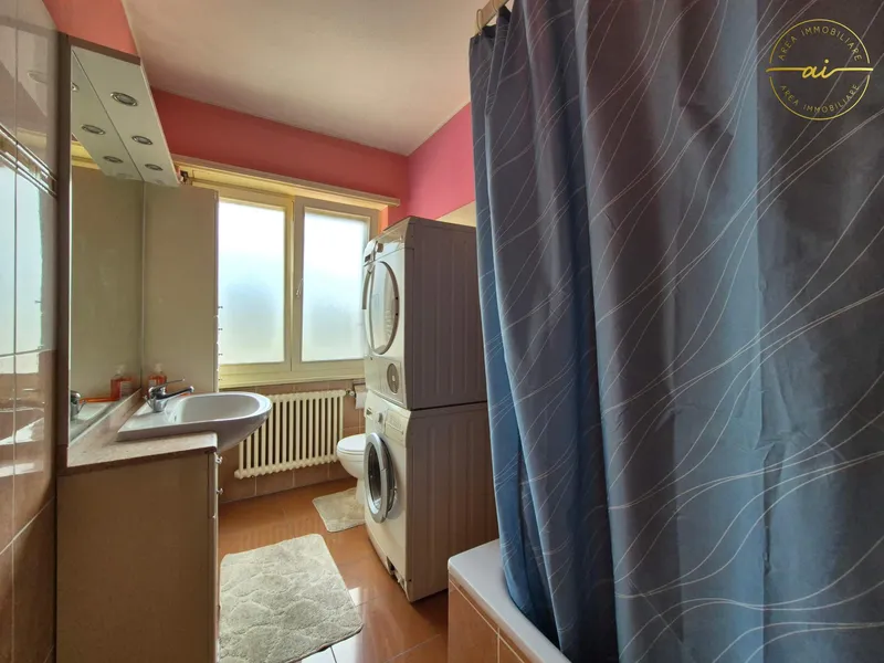 APPARTAMENTO 3.5 LOCALI CON DUE BALCONI E VISTA APERTA, foto 7
