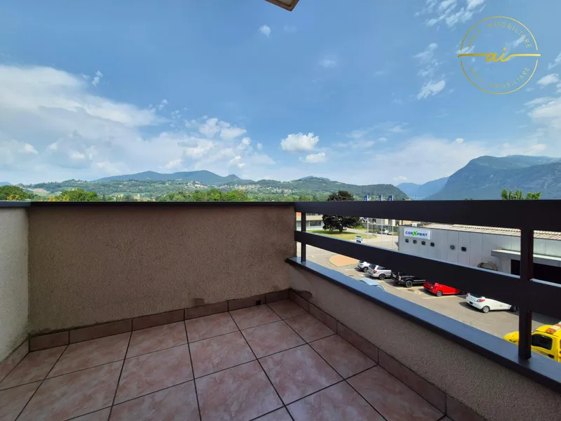 APPARTAMENTO 3.5 LOCALI CON DUE BALCONI E VISTA APERTA, foto 6