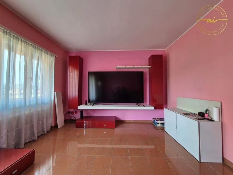 APPARTAMENTO 3.5 LOCALI CON DUE BALCONI E VISTA APERTA, foto 2