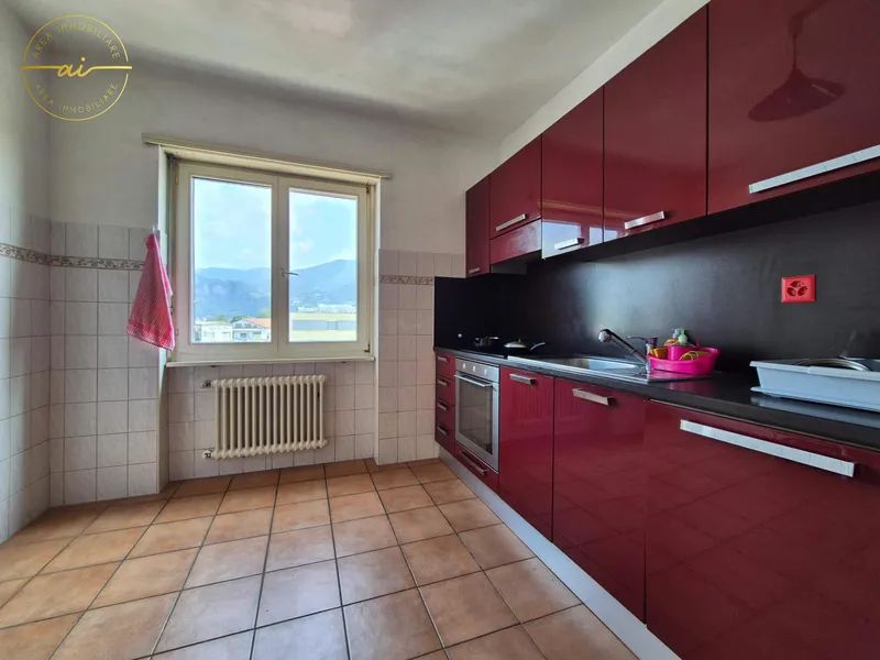 APPARTAMENTO 3.5 LOCALI CON DUE BALCONI E VISTA APERTA, foto 3
