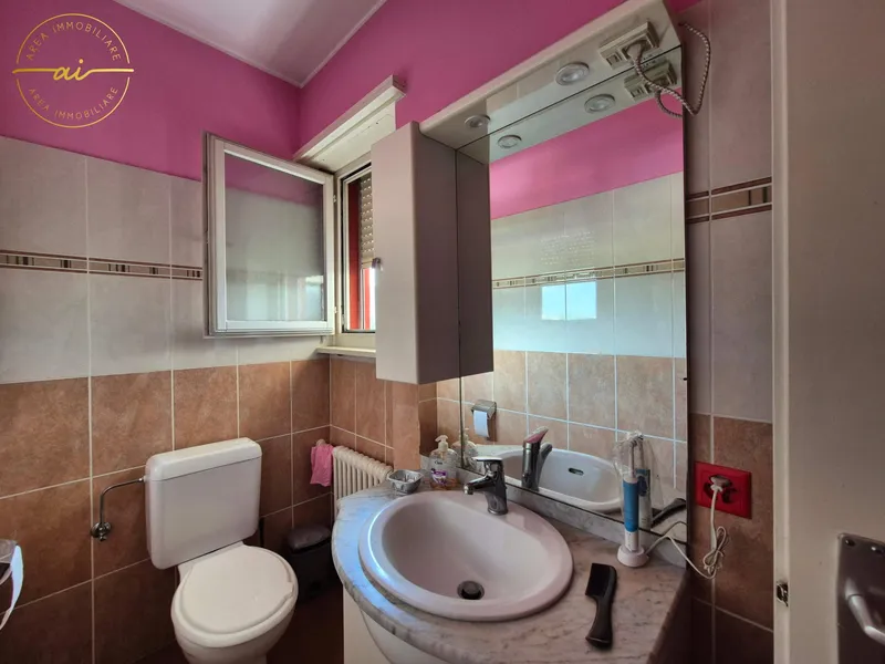 APPARTAMENTO 3.5 LOCALI CON DUE BALCONI E VISTA APERTA, foto 8