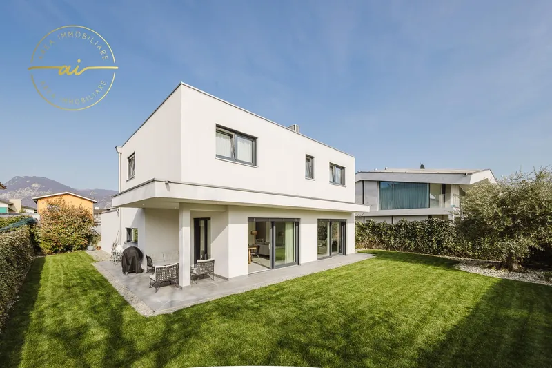 MODERNA VILLA UNIFAMILIARE CON GIARDINO, photo 1