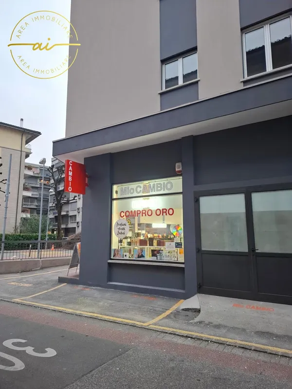 LOCALE COMMERCIALE CON VETRINA A CHIASSO, Foto 2
