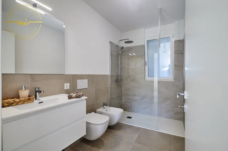 SPAZIOSO 4.5 LOCALI CON GIARDINO IN ELEGANTE RESIDENZA, foto 10