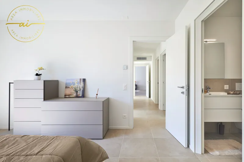 SPAZIOSO 4.5 LOCALI CON GIARDINO IN ELEGANTE RESIDENZA, foto 13