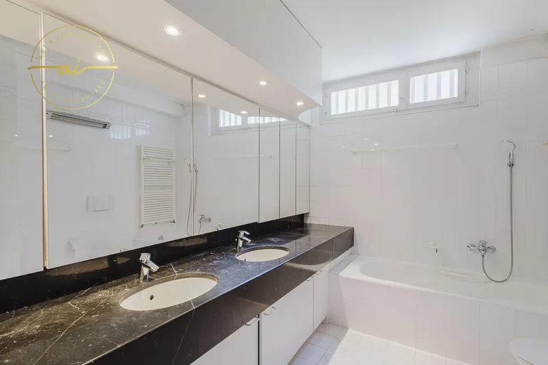 PRESTIGIOSA VILLA BIFAMILIARE CON PISCINA E AMPI SPAZI, Foto 12