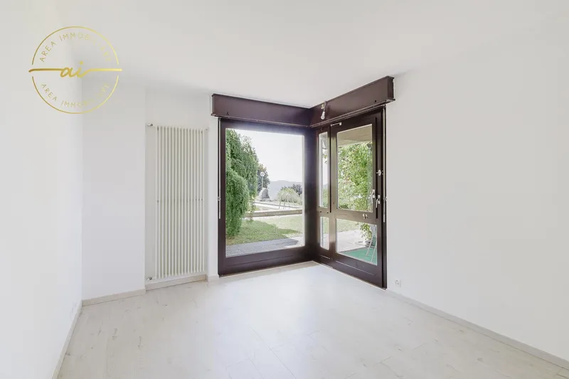 PRESTIGIOSA VILLA BIFAMILIARE CON PISCINA E AMPI SPAZI, Foto 7