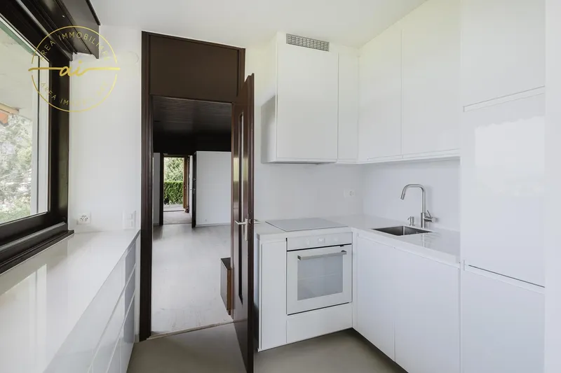 PRESTIGIOSA VILLA BIFAMILIARE CON PISCINA E AMPI SPAZI, Foto 8