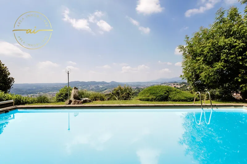 PRESTIGIOSA VILLA BIFAMILIARE CON PISCINA E AMPI SPAZI, Foto 2