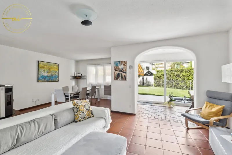 CASA A SCHIERA CON GIARDINO PRIVATO E PISCINA CONDOMINIALE, foto 3